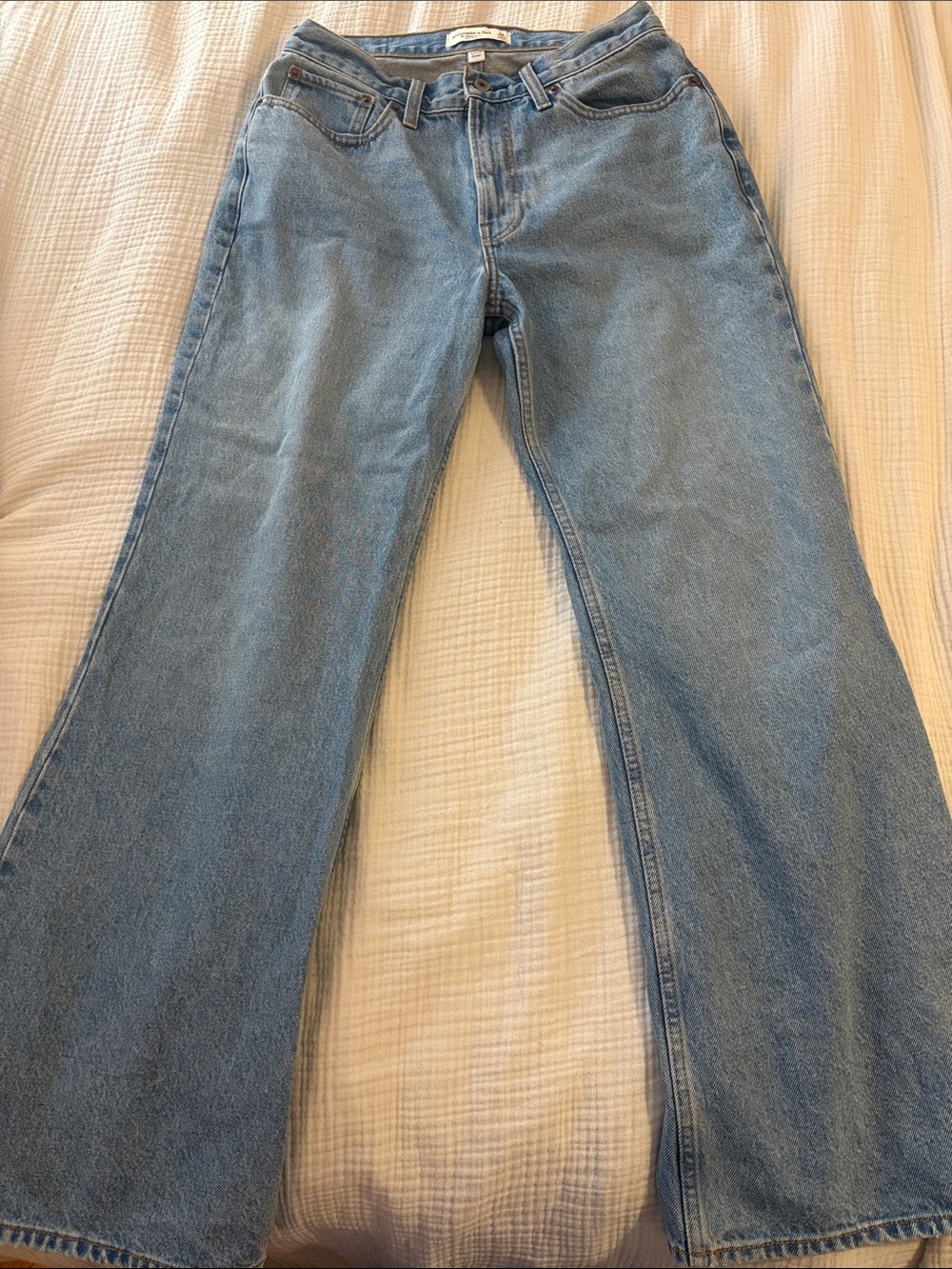 Abercrombie - The Baggy Boot Mid Rise Jean (Curve Love Size 26)